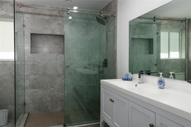 Building Photo - 2555 NE 202nd St