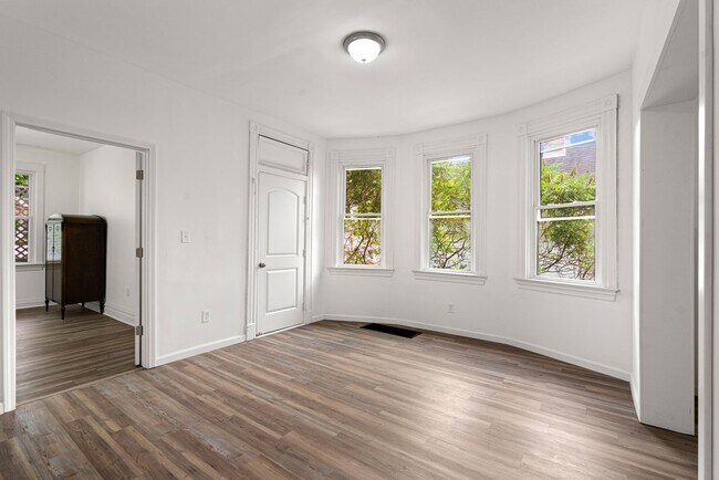 Building Photo - Stunning 4 bedroom home in Perry South available now!