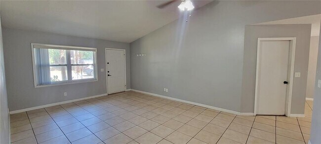 Building Photo - 3214 W Van Buren Dr