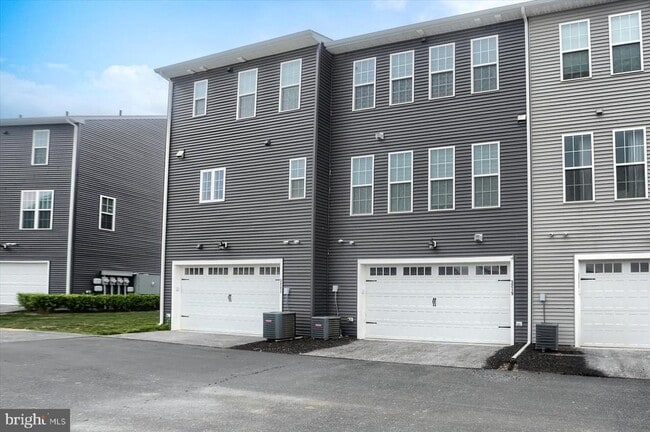 Building Photo - 3219 Wayland Rd