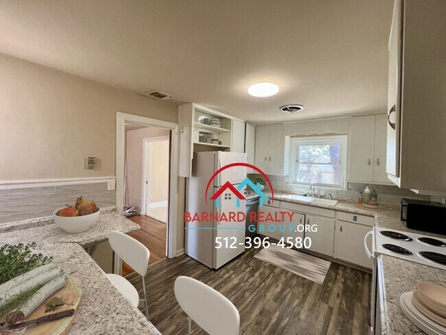 Building Photo - Available March 21: 3 Bed/2 Bath in Established Neighborhood