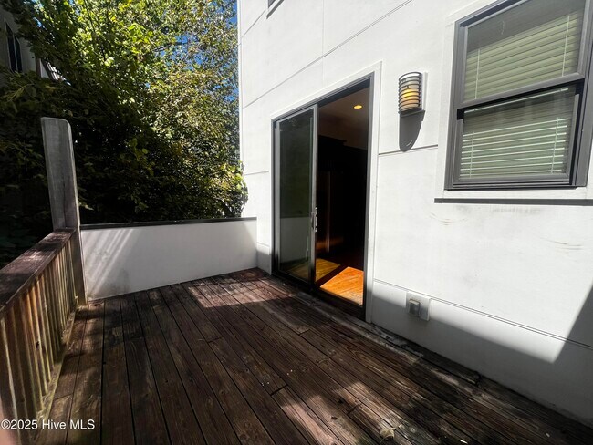 Building Photo - 312 Brunswick St