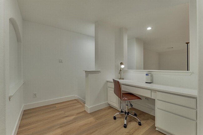 Building Photo - 27 Medley Ln