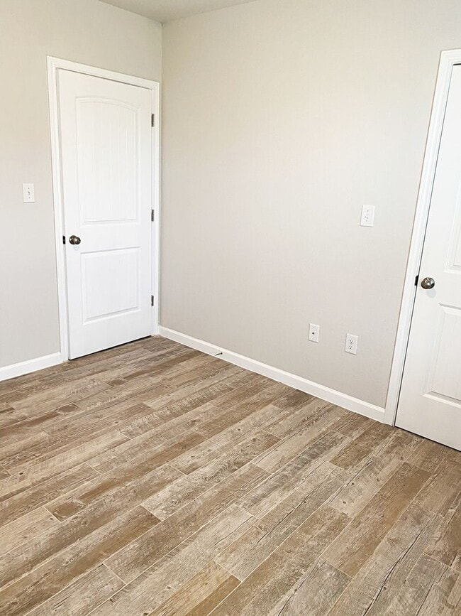 Building Photo - 380 Bower Rd