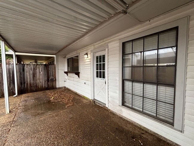 Building Photo - 9503 Balsa Dr