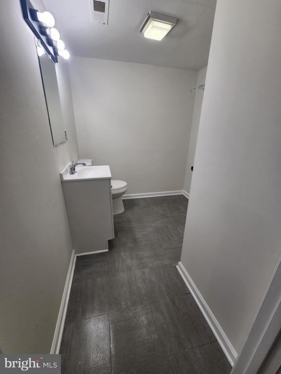 Building Photo - 30 Waldeck Ct