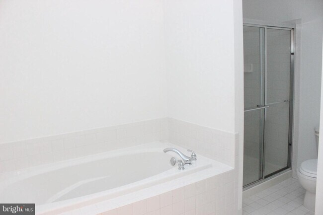 Building Photo - 8289 Glade Bank Dr