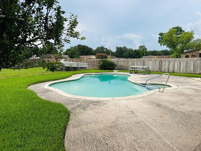 Building Photo - 16902 Castle Fraser Dr