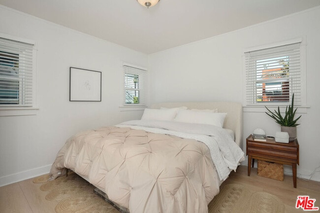 Building Photo - 431 Linnie Canal