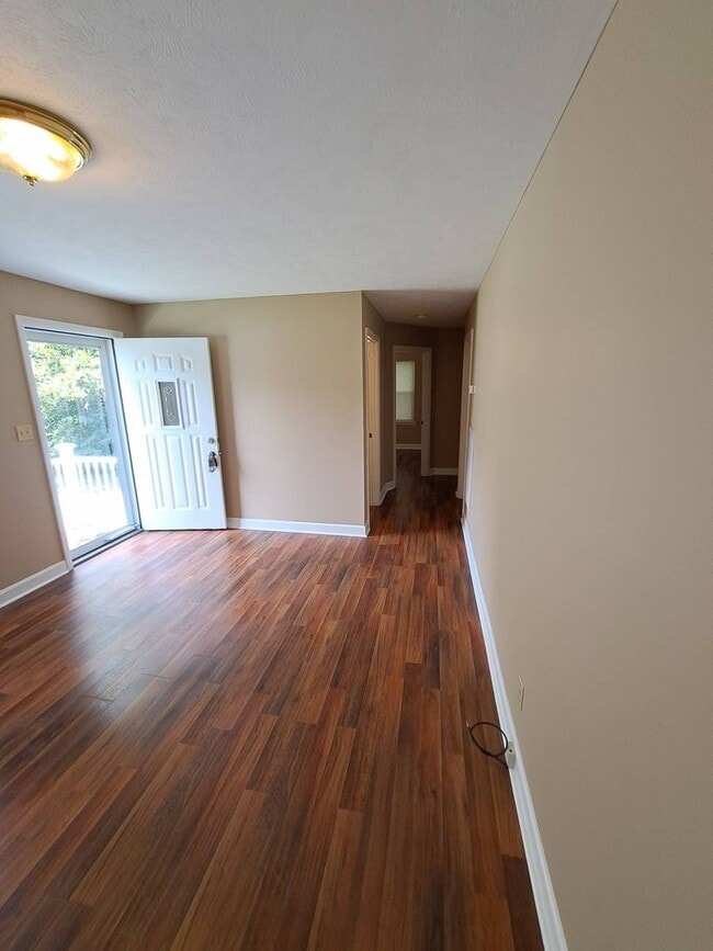 Building Photo - 3 Bedroom 1 bath house in Morristown, TN