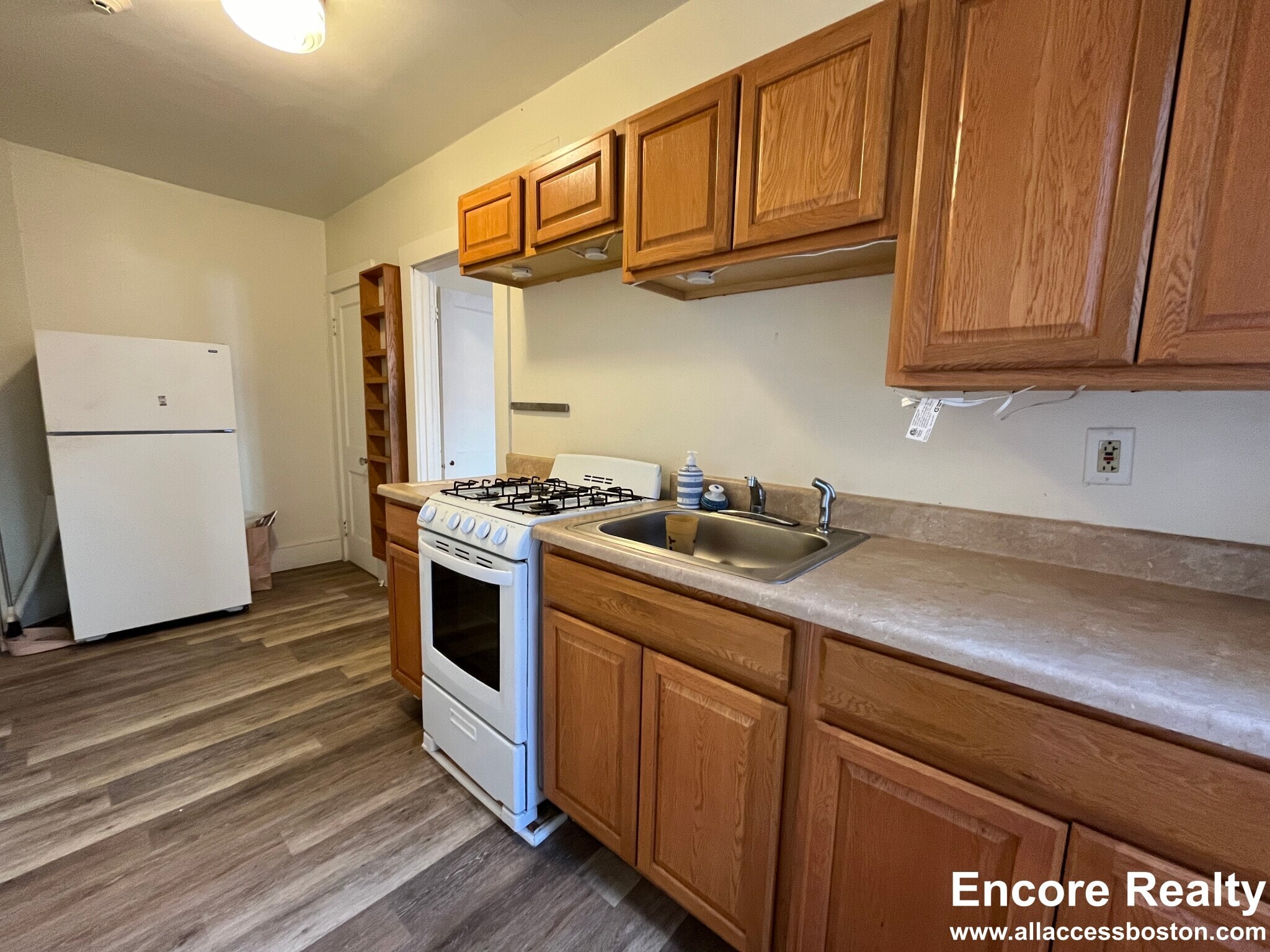 Building Photo - 157 Summer St