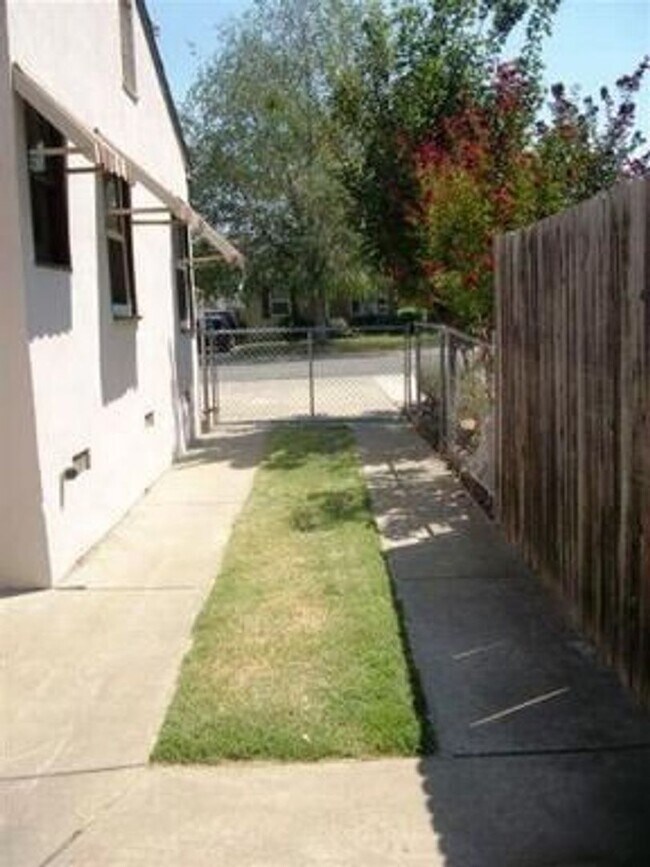 Building Photo - CUTE HOME IN EAST SACRAMENTO!!