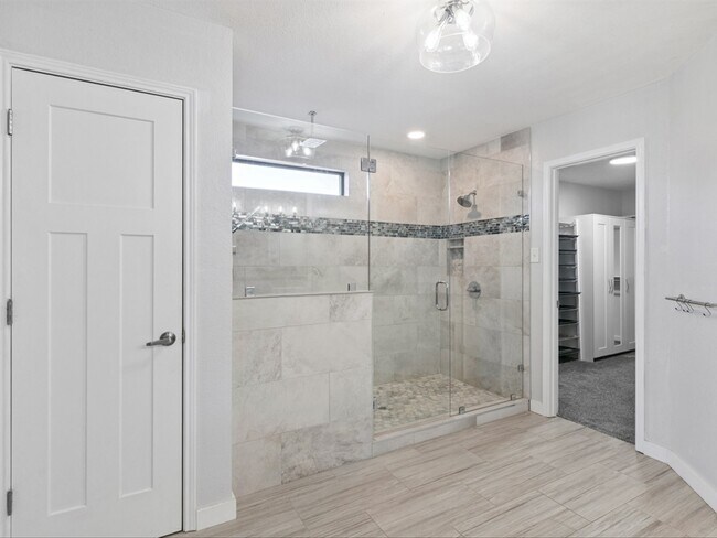 Building Photo - 5304 Los Altos Rd