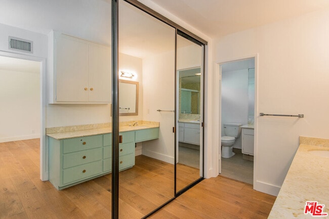 Building Photo - 13104 Magnolia Blvd