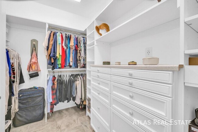 Building Photo - 16961 W Holly St