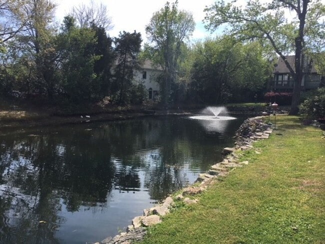 Building Photo - TOWNHOME IN MT PLEASANT - AVAILABLE August 1, 2026!