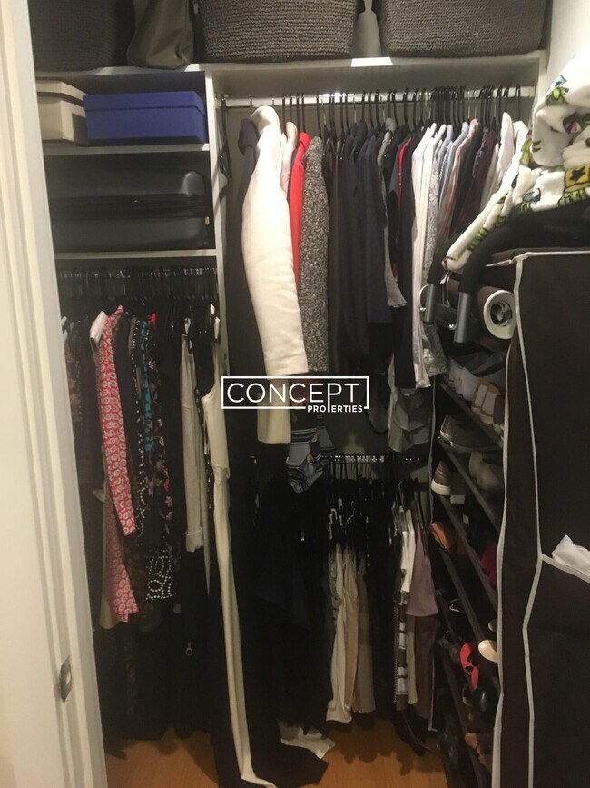 Building Photo - 601 Albany St