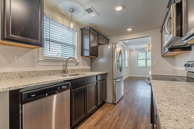 Building Photo - 84 N Rembert St