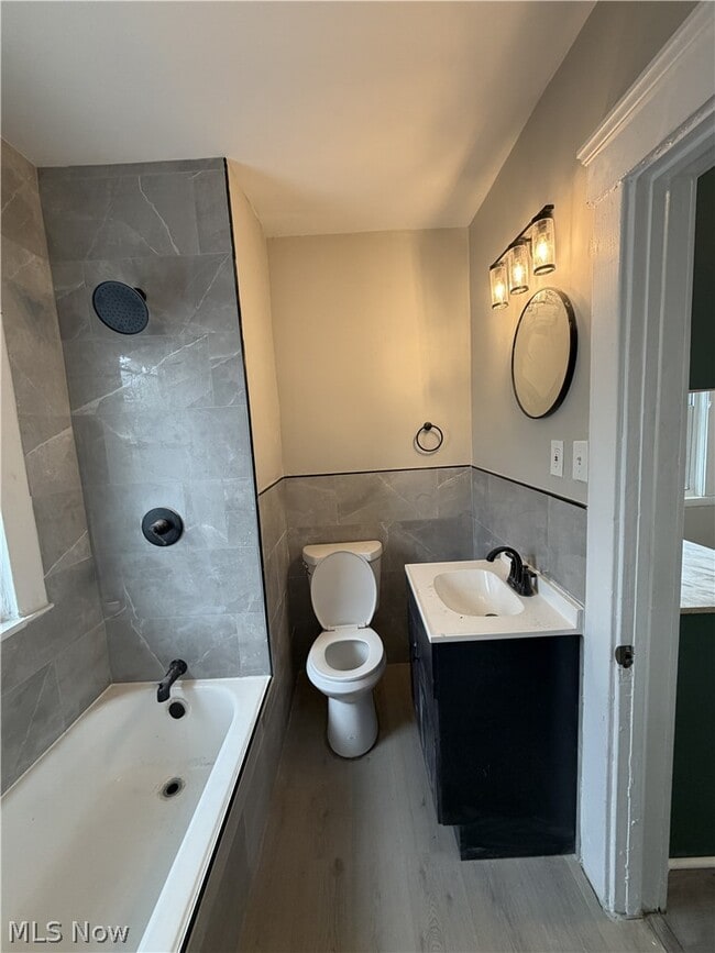 Building Photo - 15340 Yorick Ave