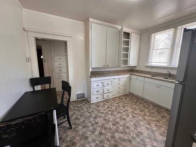 Building Photo - 1332 E 400 S