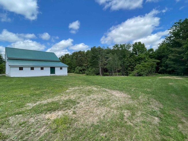 Building Photo - 454 Main St