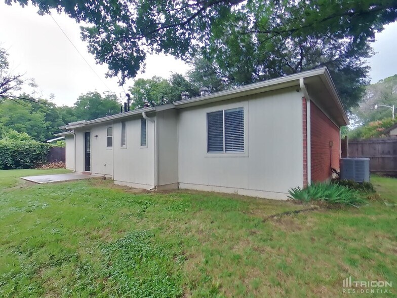 Building Photo - 4008 Segram Ct