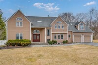 Building Photo - Spacious 4 Bedroom 4.5 Bath Rental in London Woods!