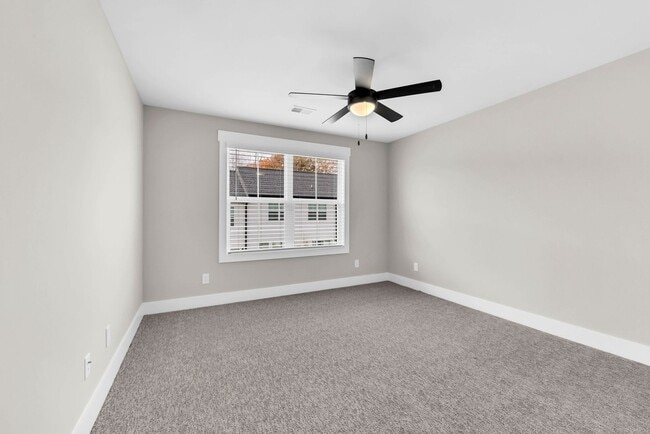 Building Photo - 166 Sango Dr