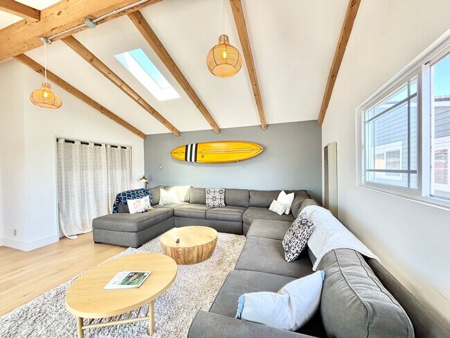Building Photo - 5209 Wavecrest Way