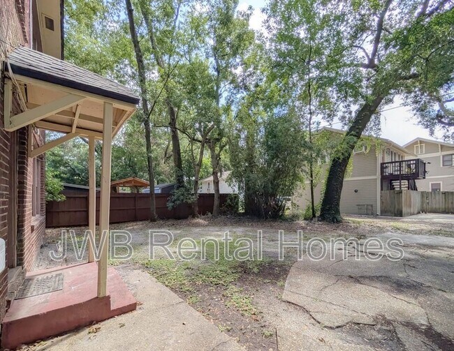 Building Photo - 2250 Dellwood Ave
