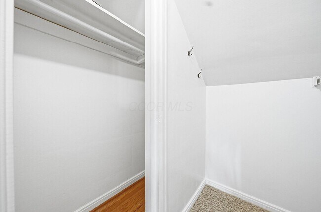 Building Photo - 532 N Drexel Ave