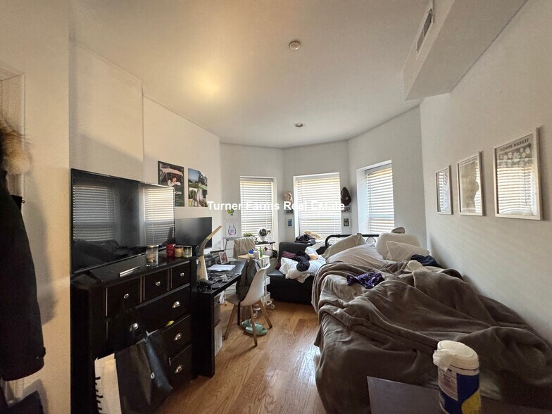 Building Photo - 64 Louis Prang St