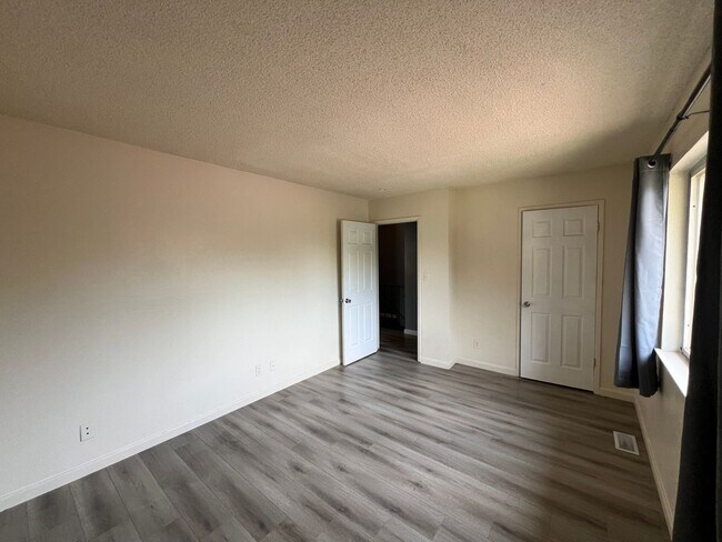 Building Photo - 2404 Yorkton Ave