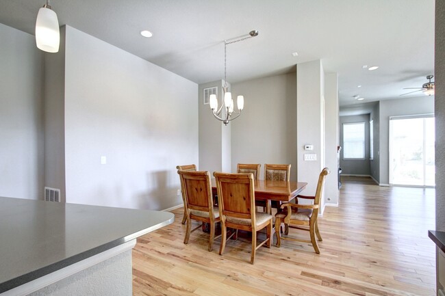 Building Photo - The Meadows 2 bed 2.5 bath Patio home low ...