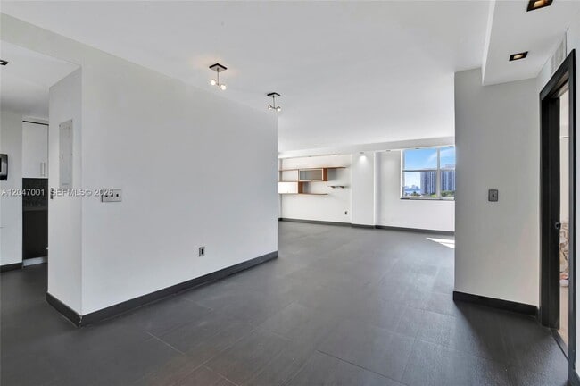 Building Photo - 11111 Biscayne Blvd