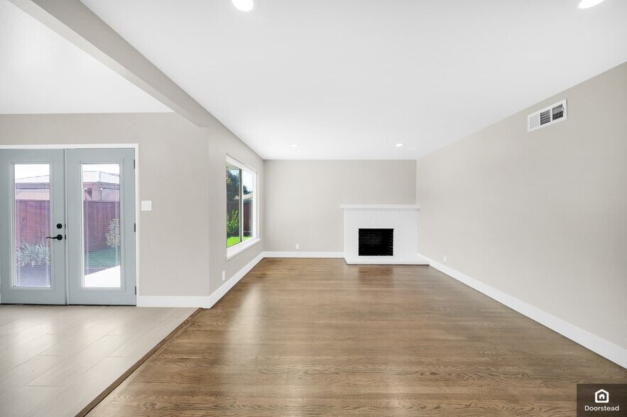 Building Photo - 25579 Calaroga Ave