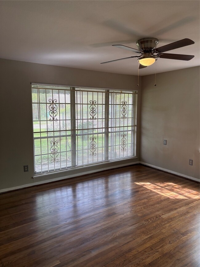 Building Photo - 5914 Ridgeway Dr