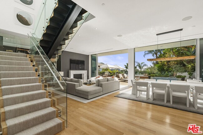 Building Photo - 1889 Rising Glen Rd