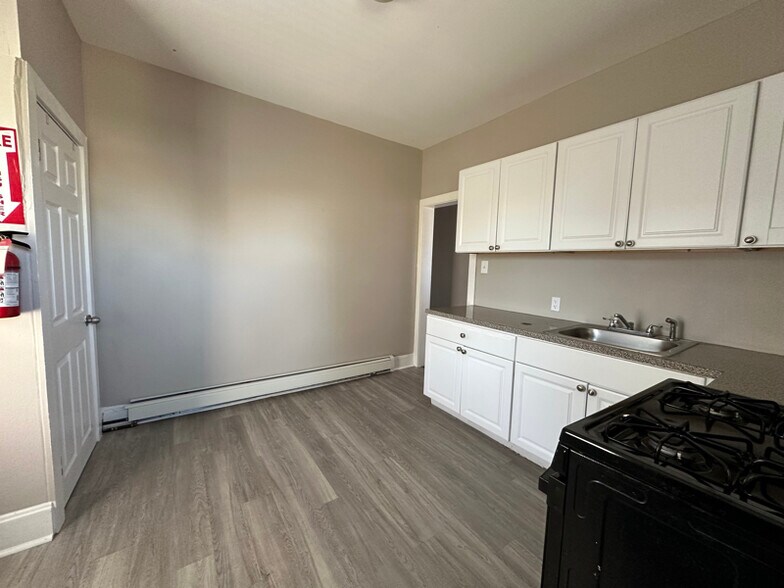 Building Photo - 252 Parkway Ave