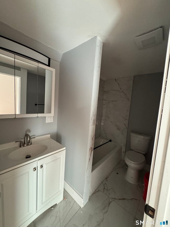 Building Photo - 52 Ann St