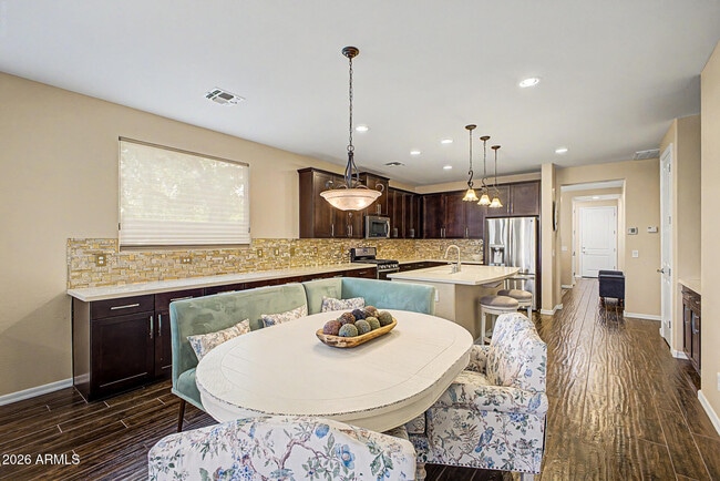 Building Photo - 3432 E Strawberry Dr