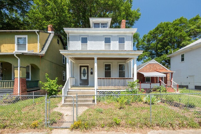Building Photo - PRICE DROP on Completely Renovated 3 Bedro...