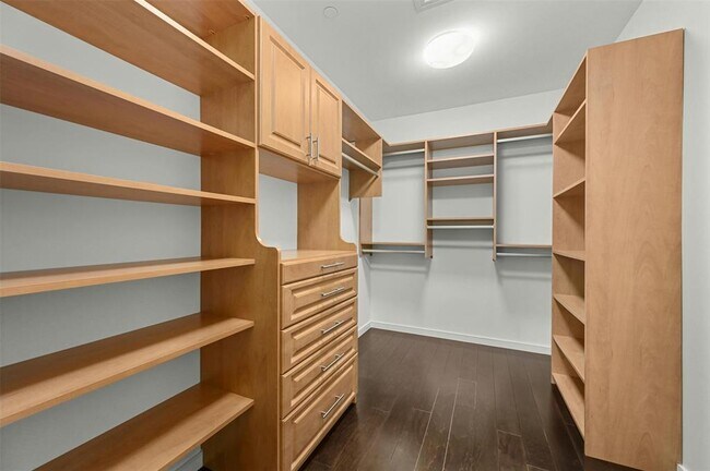 Building Photo - 200 N Congress Ave