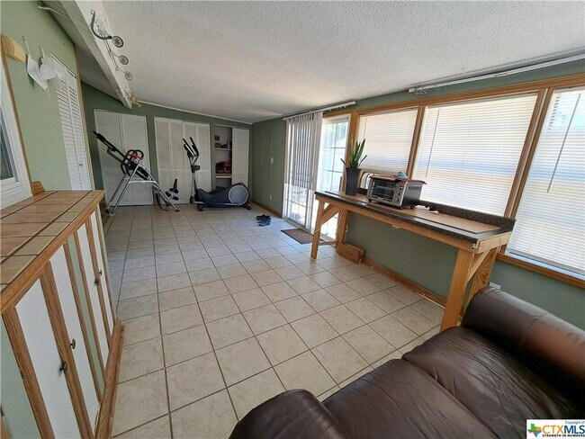 Building Photo - 2308 Lily Dr