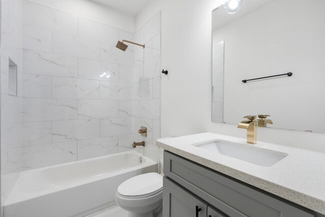 Building Photo - 911 Panama St