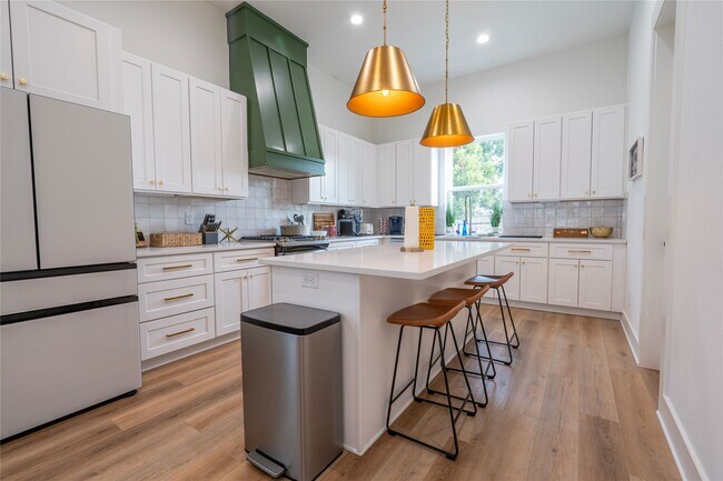 Building Photo - 1307 E 27th St