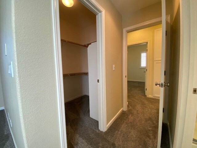 Building Photo - Beautiful 3 Bedroom in Gated Community! Po...