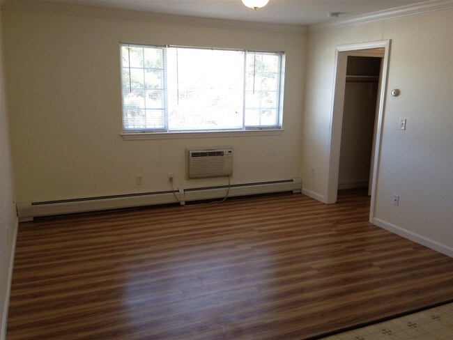 Building Photo - 3861 Brown Ave