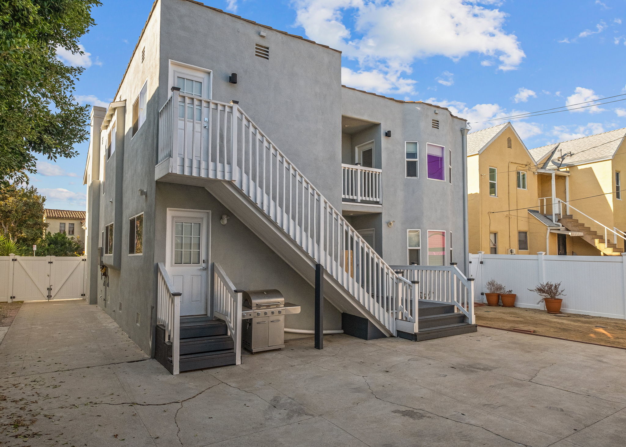 Rear entrance with balcony - 1238 S Burnside Ave