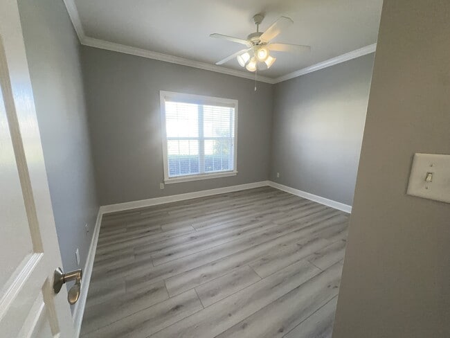 Building Photo - 3650 Victoria Dr